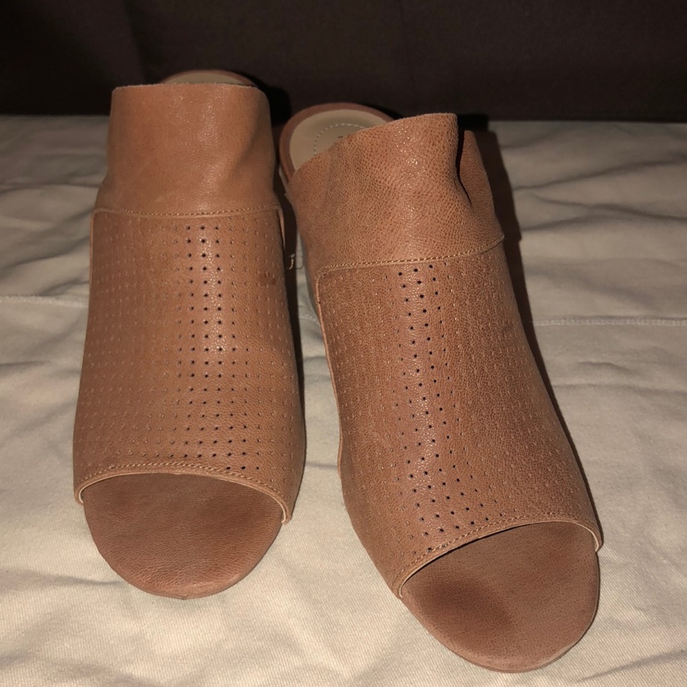 Adam Tucker by Me Too Mylee sandal 9.5 US